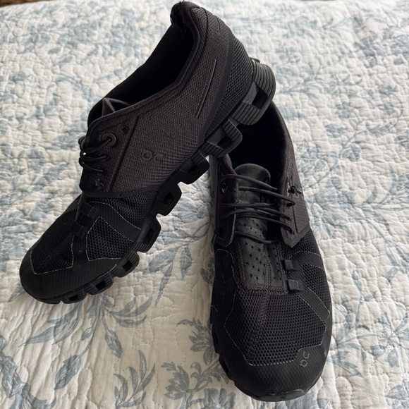 On Cloud Black Running Shoes, Size 7.5 - Picture 1 of 14